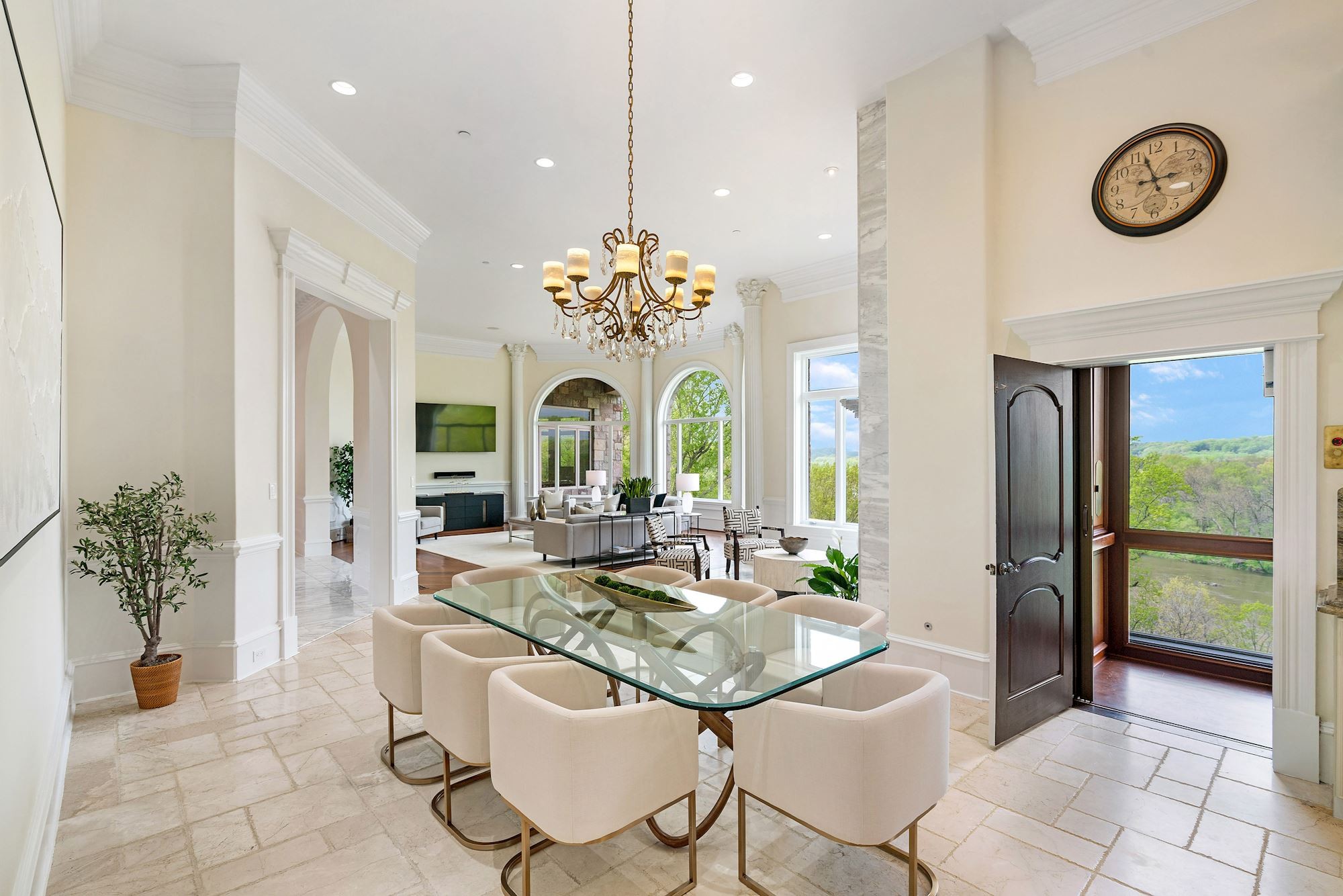 The breakfast area.