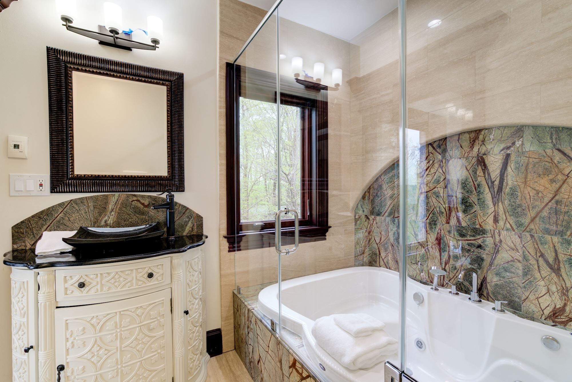 The bath in the Mark Twain Suite, green marble.